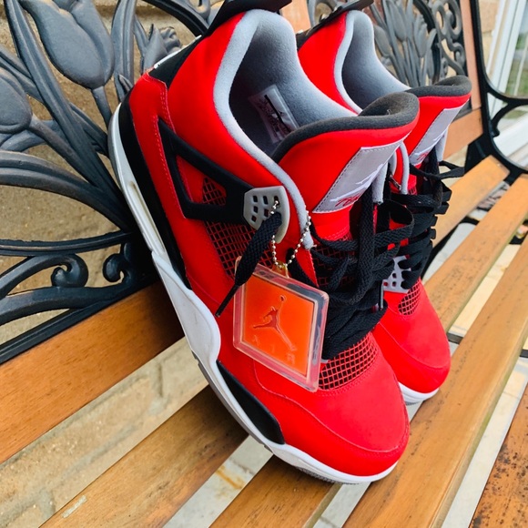 toro red 4s